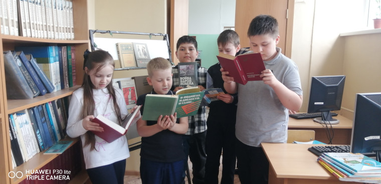 Патриотическая акция «Читаем книги о войне».
